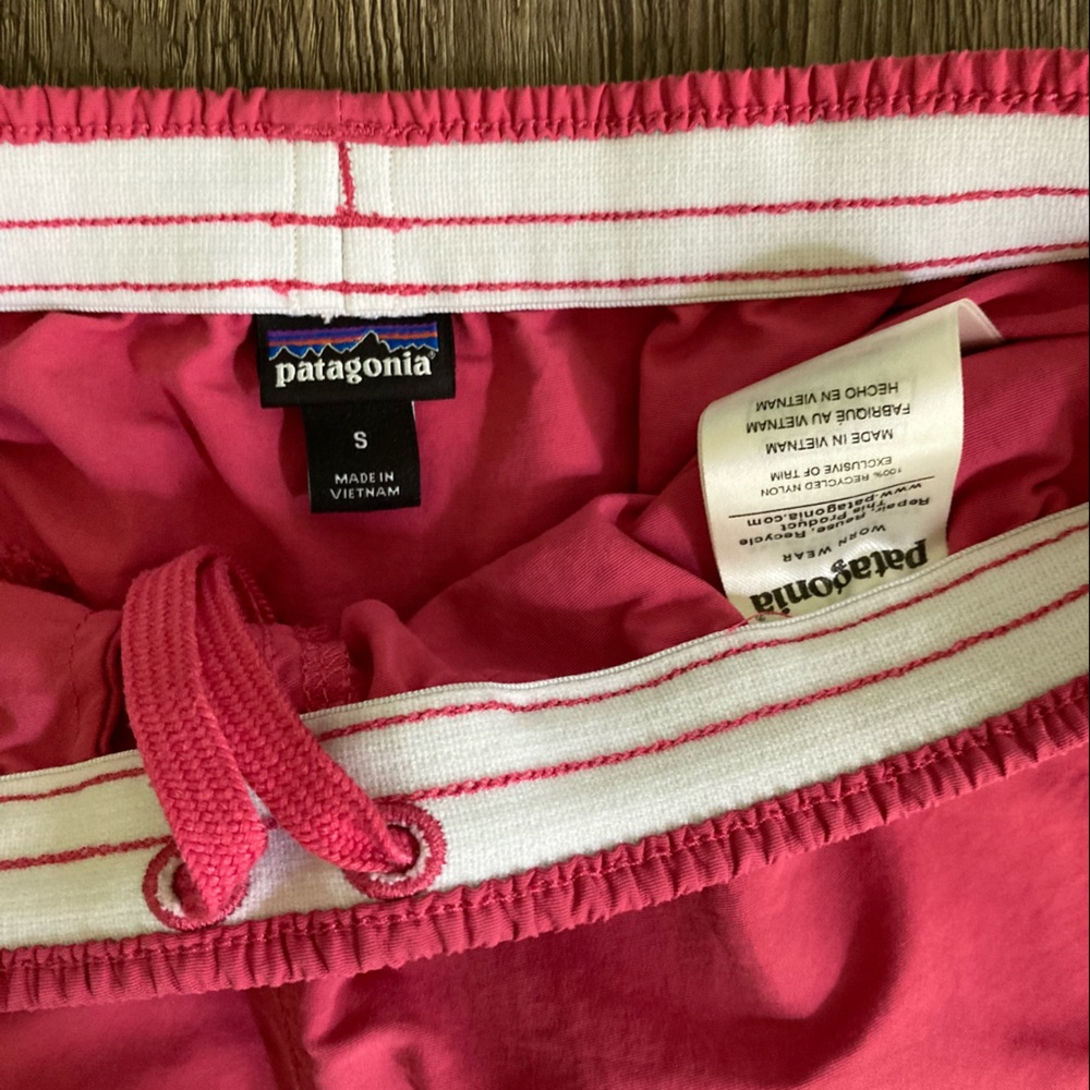 Patagonia Baggies Shorts in Reef Pink - Picture 5 of 7